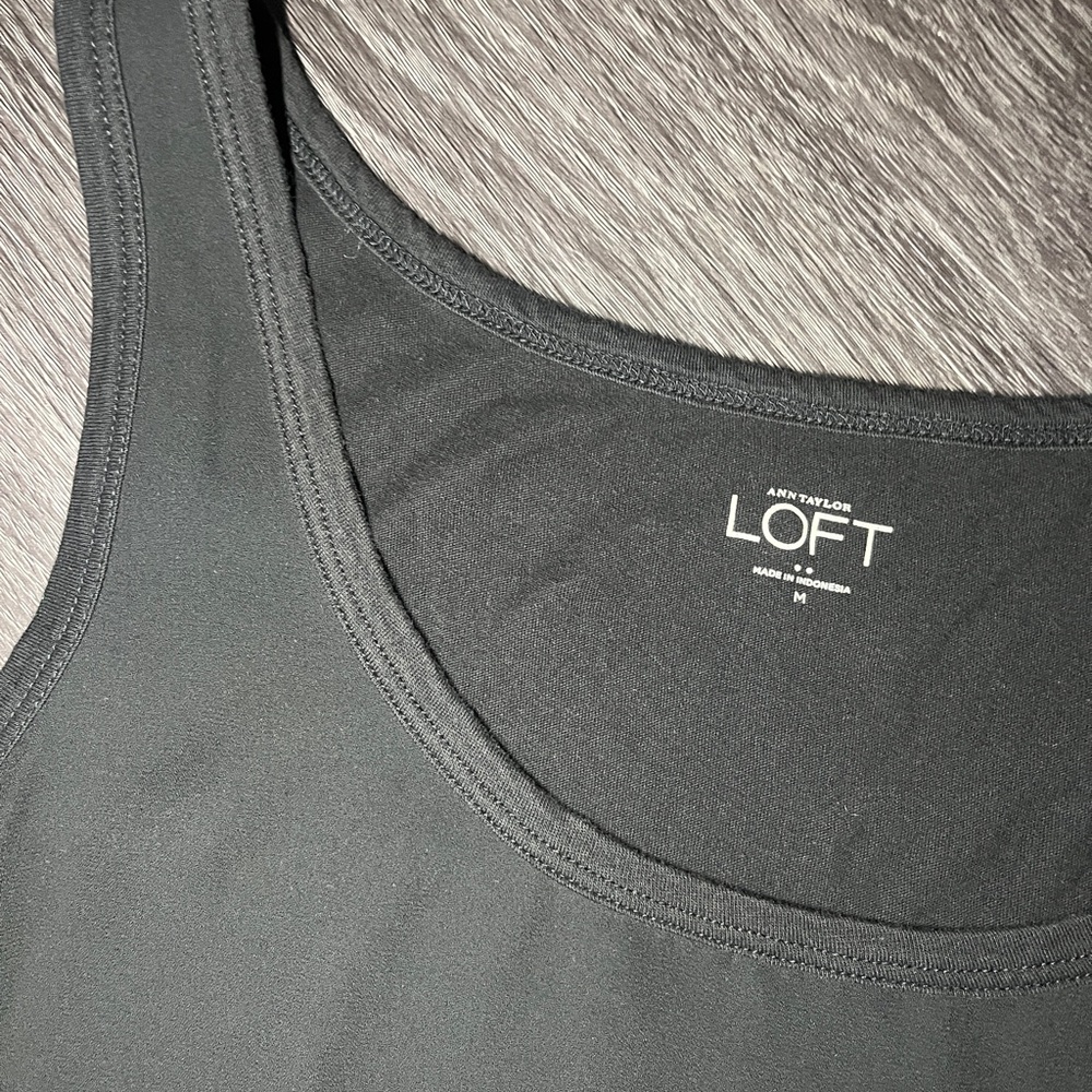 LOFT Black Sleeveless Tank Top Size: Med